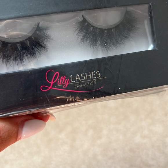 Mykonos Eyelashes (Mink) - Picture 3 of 4